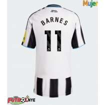 Camiseta Newcastle United Harvey Barnes #11 Primera Equipación para mujer 2025-26 manga corta